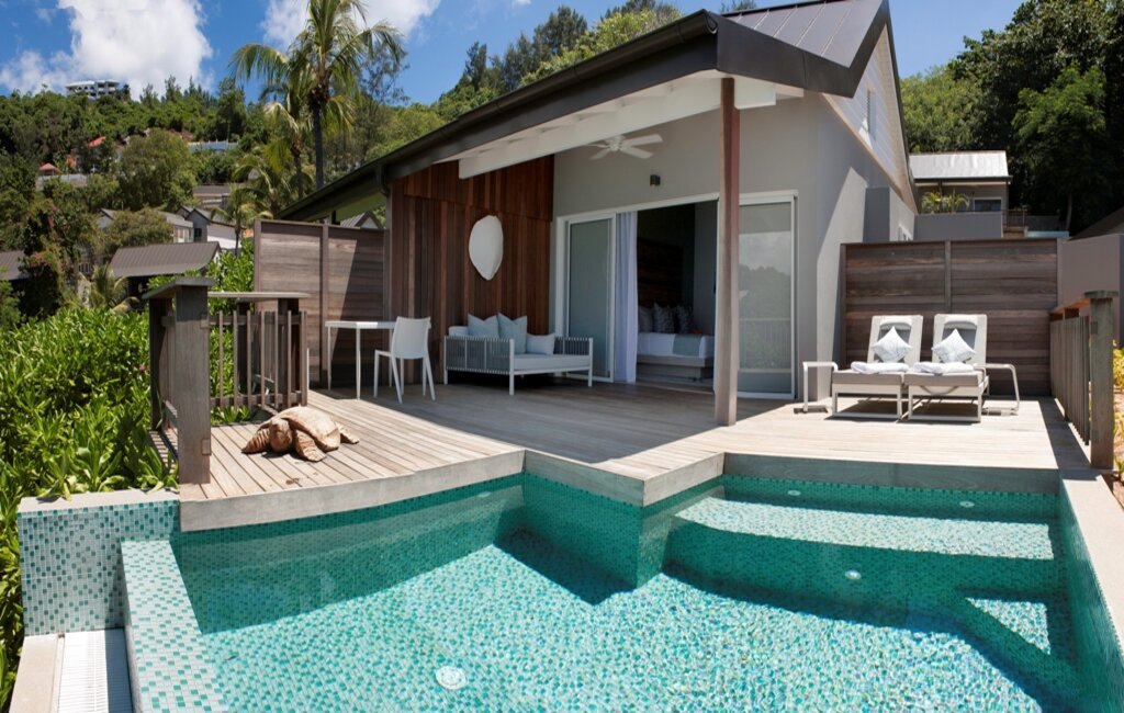 Seychellen_Mahe_CaranaBeach_Resort_Pool_Chalet_BoutiqueReisen