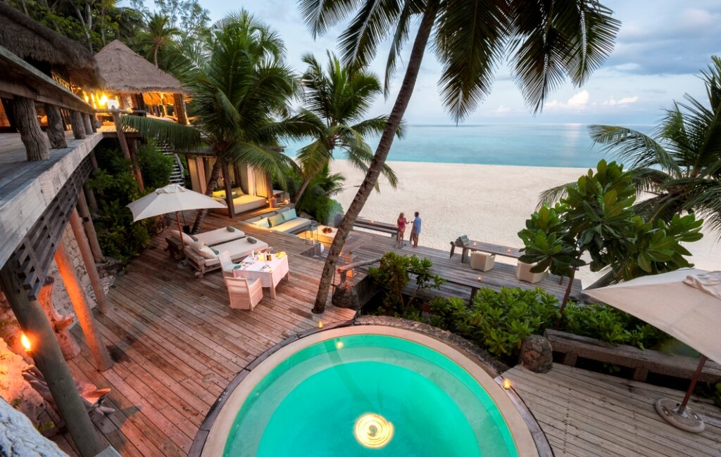 Seychellen_North-Island_Villa_Deck_Pool_BoutiqueReisen