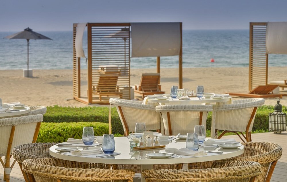Dubai_Ajman_Oberoi-Beach-Resort_Restaurant_BoutiqueReisen