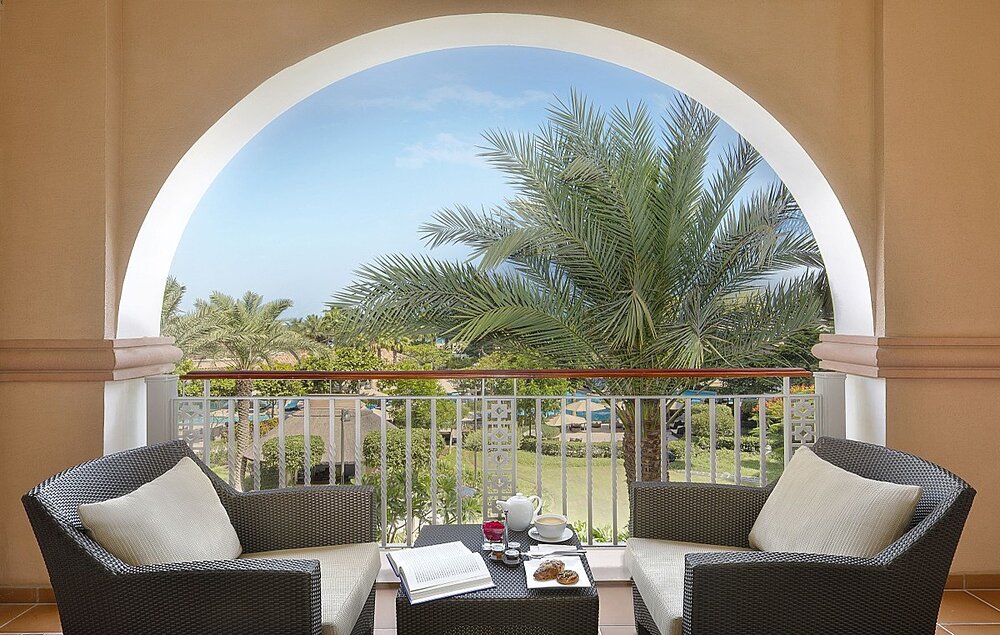 Dubai_The-Ritz-Carlton_Balkon_BoutiqueReisen