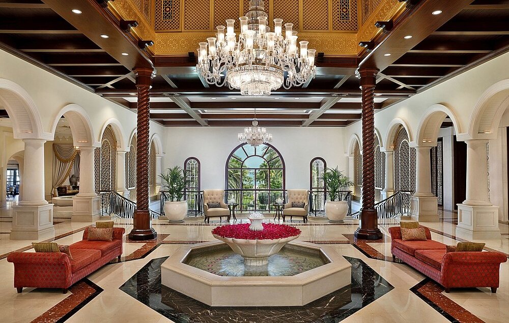 Dubai_The-Ritz-Carlton_Lobby_BoutiqueReisen