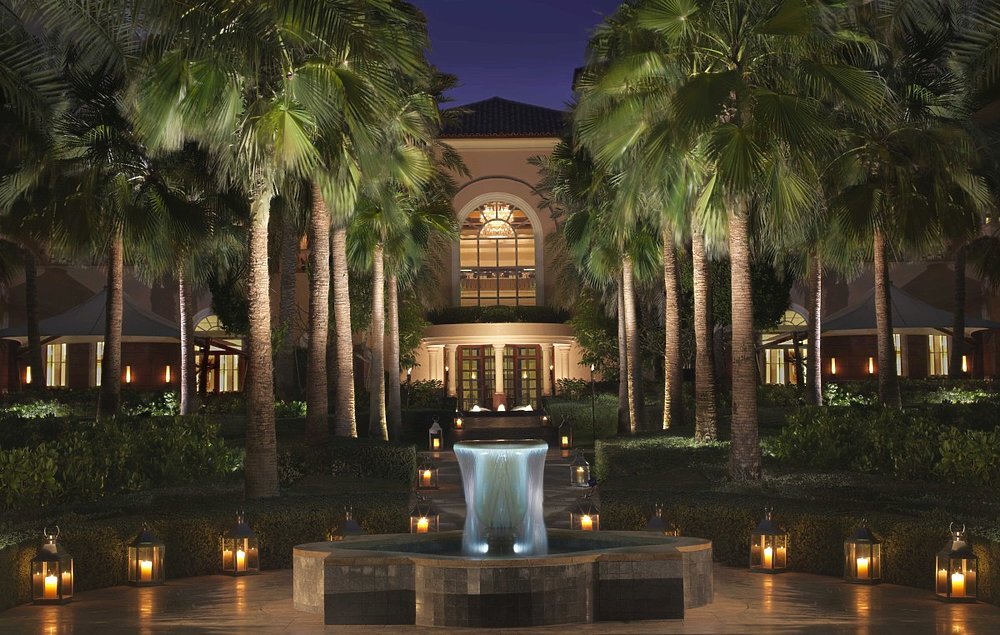 Dubai_The-Ritz-Carlton_Luxus-Resort_BoutiqueReisen