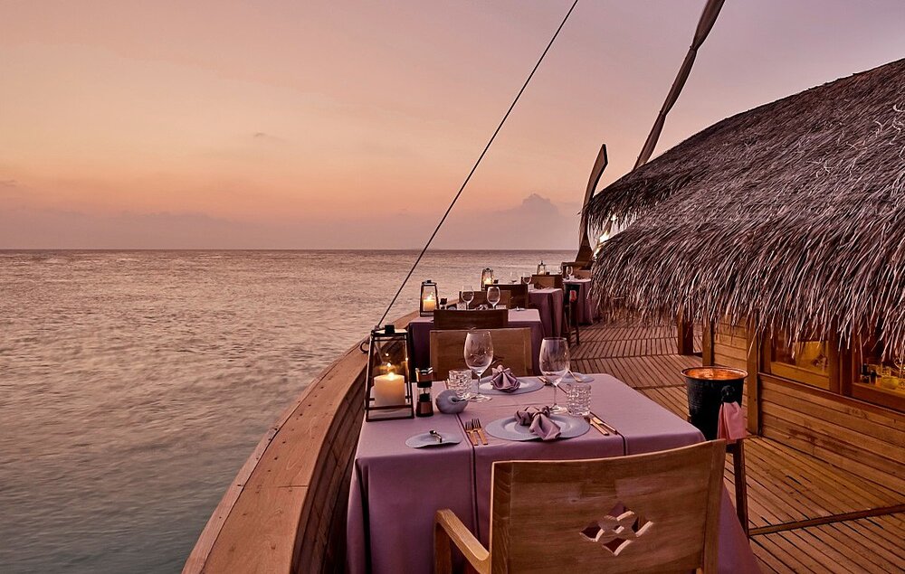 Malediven_Milaidhoo_Island_Restaurant_BoutiqueReisen