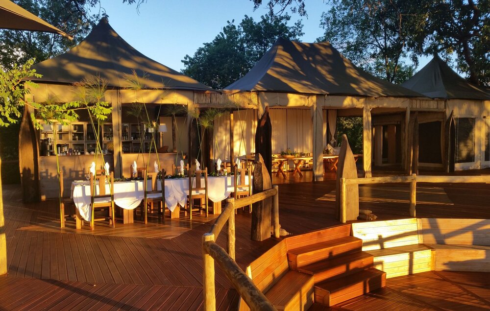 Namibia_Nambwa-Tented-Lodge_Dinner_BoutiqueReisen