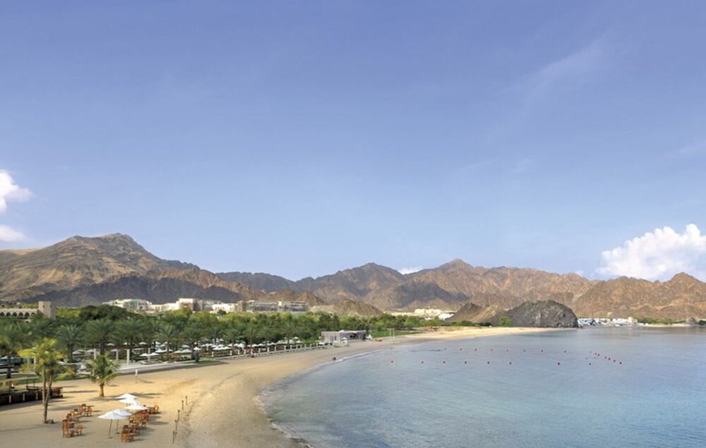 Oman_Muskat_Al-Bustan-Palace_Resort_Strand_BoutiqueReisen