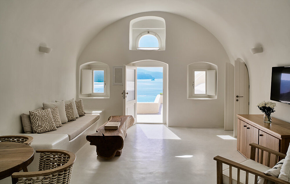 Santorini_Mystique-Luxury-Collection_Suite_Silke-Walprecht