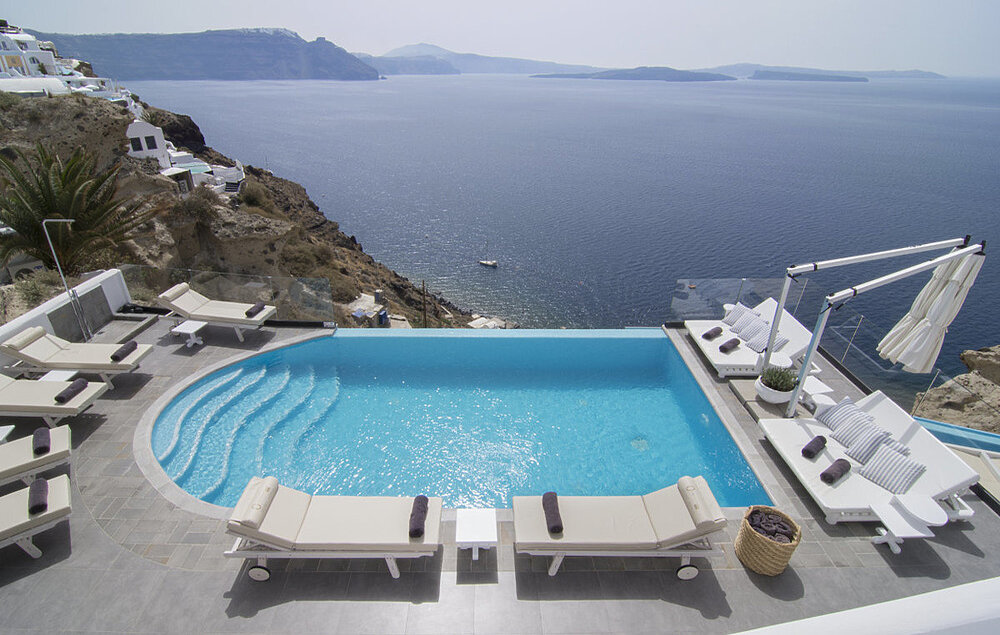 Griechenland_Santorini-Secret-Suites-Spa_Pool-oben_BoutiqueReisen