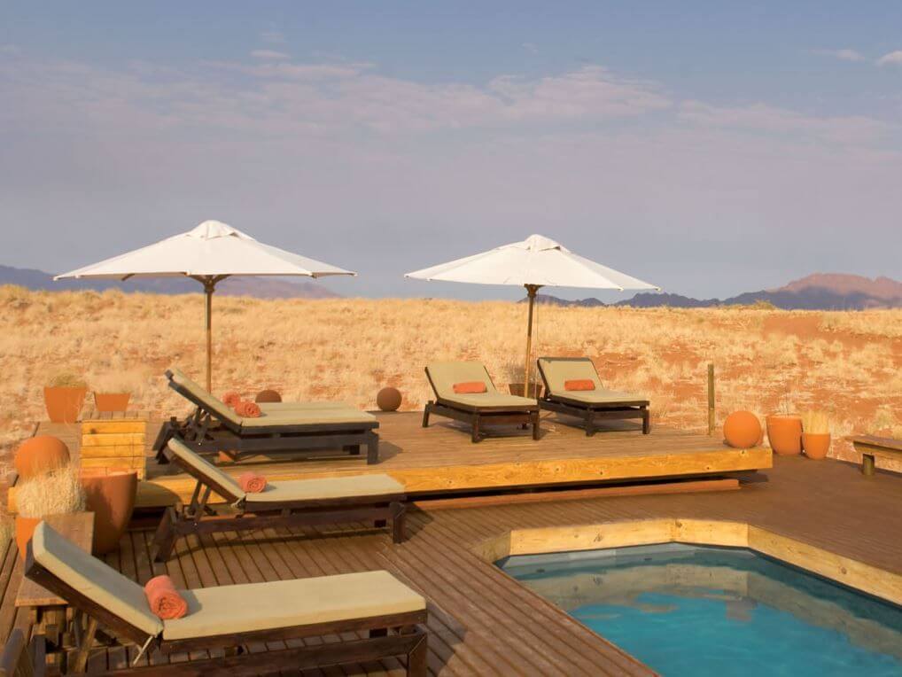 Namibia_Sossusvlei_Wolwedans-Dunes-Lodge_Pool_BoutiqueReisen