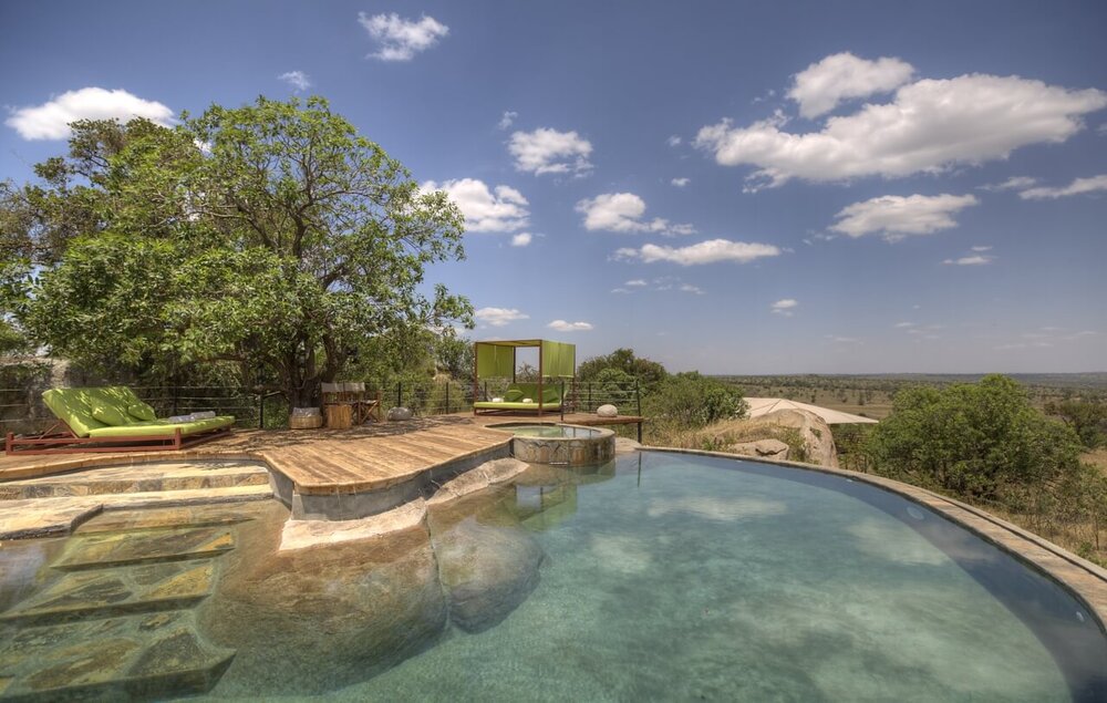 Tansania_Serengeti-Bushtops_Pool_BoutiqueReisen