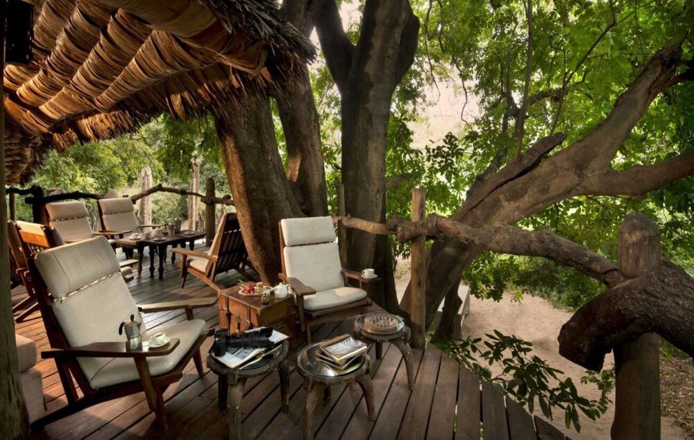 Tansania_andbeyond-lake-manyara-Tree-Lodge_Lounge_BoutiqueReisen