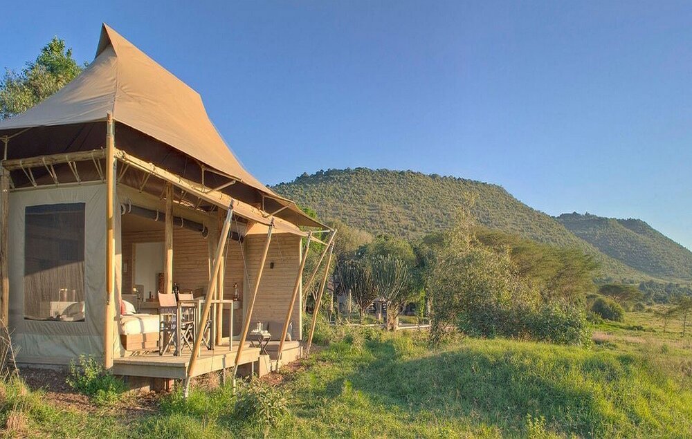 Kenia_Masai-Mara_andBeyond-Kichwa-Tembo-Tented-Camp_Zelt-aussen_BoutiqueReisen